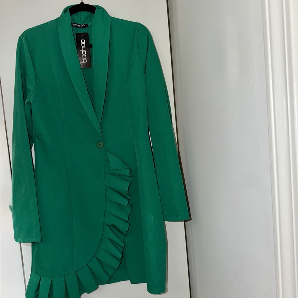 Boohoo Green Ruffle-Trim Single-Button Blazer/ blazer dress